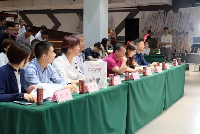 /></p><p>金雞湖端午龍舟賽作為一項(xiàng)親民、聚民、樂民的群眾體育活動(dòng)，自2010年以來(lái)已連辦7年，已成為蘇州工業(yè)園區(qū)和蘇州市最具有代表性的節(jié)慶品牌之一。</p><p style=